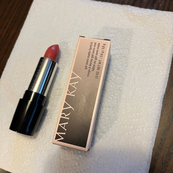 Mary Kay semi-matte lipstick in color always apricot brand new no box but unused - Picture 2 of 4